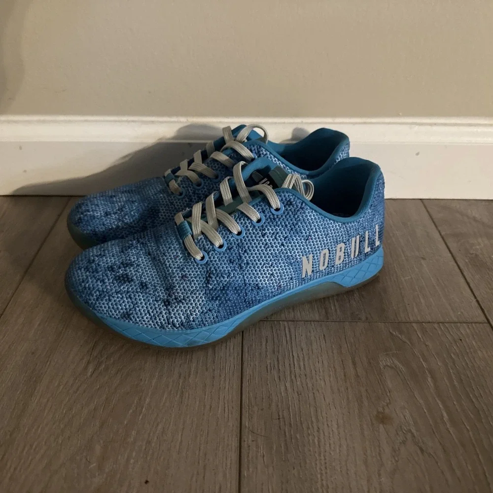 NOBULL Unisex Brooke Ence Artwork Trainers Athletic Blue Sneakers W 9.0/ M 7.5